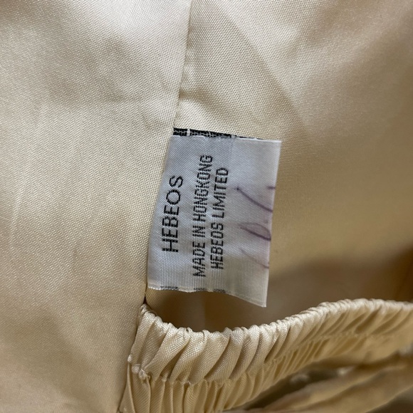 Hebeos Elegant Lace Dress in White and Cream - Picture 6 of 7